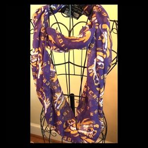 LSU Tiger Infinity Scarf NWT (Purple)